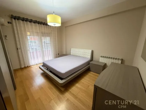 Tirane, jepet me qera apartament 3+1 Kati 2, 124 m² 1.000 € (Komuna Parisit)