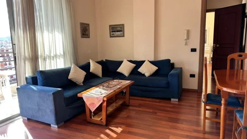 Tirane, jepet me qera apartament 1+1 Kati 7, 60 m² 800 € (Pazari i ri)