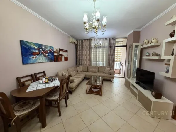 Tirane, jepet me qera apartament 2+1 Kati 1, 90 m² 500 € (Yzberish)