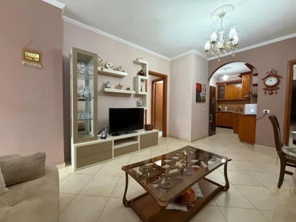 Tirane, jepet me qera apartament 2+1 Kati 1, 90 m² 500 € (Yzberish)