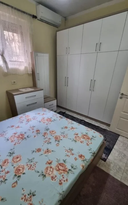 Tirane, jepet me qera apartament 2+1 Kati 2, 85 m² 500 € (21 DHJETORI)
