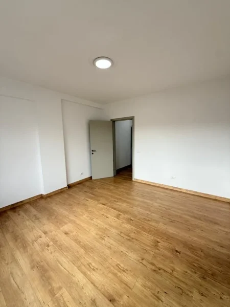 Tirane, jepet me qera apartament 2+1+Ballkon Kati 8, 106 m² 1.200 € (Blloku)