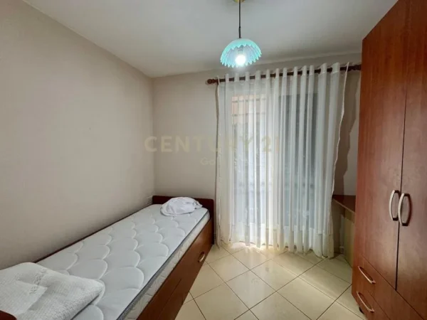 Tirane, shes apartament Kati 3, 80 m² (Rruga e Durresit)