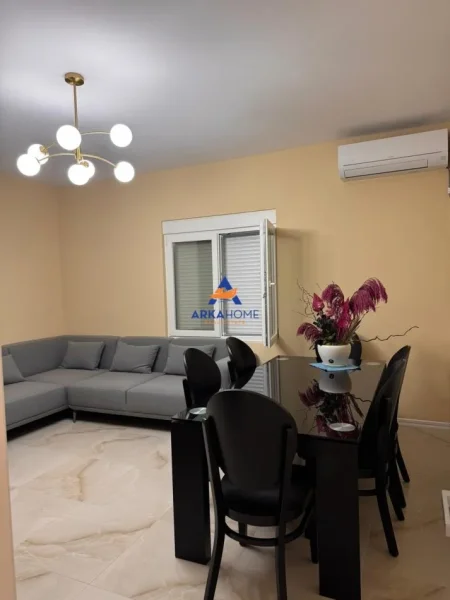 Tirane, jepet me qera apartament 2+1 Kati 0, 145 m² 1.040 € 