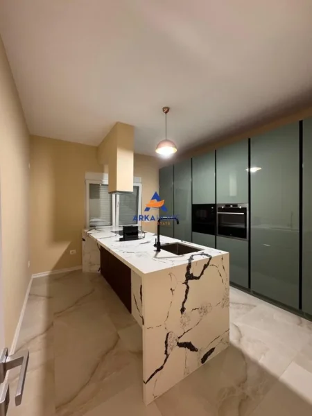 Tirane, jepet me qera apartament 2+1 Kati 0, 145 m² 1.040 € 