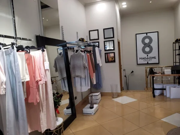 Tirane, jepet me qera dyqan Kati 0, 92 m² 1.000 € (Mbrapa Postes 8)