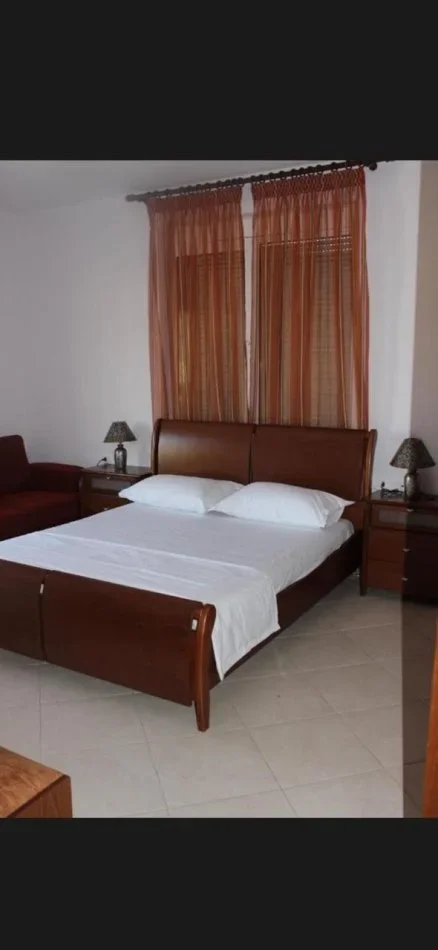 Tirane, jepet me qera apartament 2+1+Ballkon Kati 9, 130 m² 750 € (RRUGA E KAVAJES)