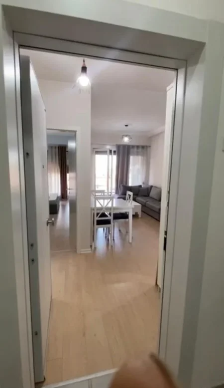 Tirane, jepet me qera apartament 1+1+Ballkon Kati 6, 65 m² 550 € 