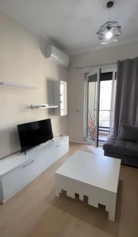 Tirane, jepet me qera apartament 1+1+Ballkon Kati 6, 65 m² 550 € 