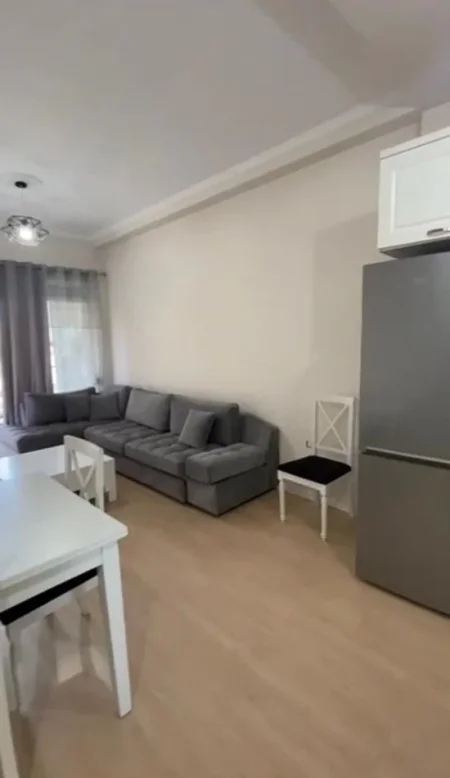 Tirane, jepet me qera apartament 1+1+Ballkon Kati 6, 65 m² 550 € 