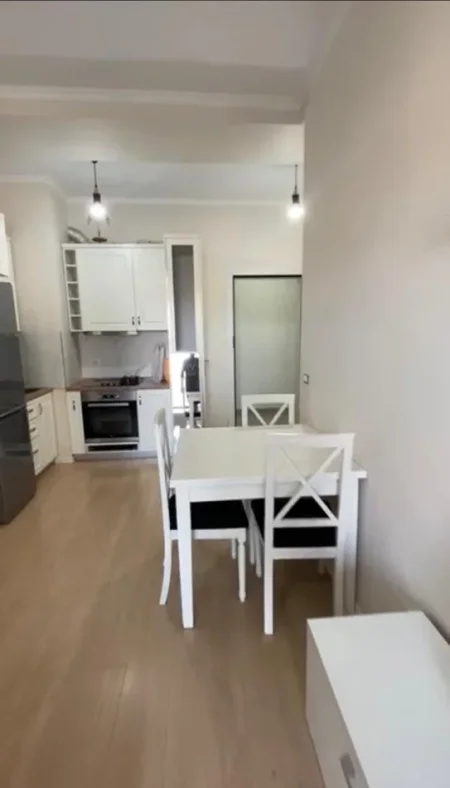 Tirane, jepet me qera apartament 1+1+Ballkon Kati 6, 65 m² 550 € 