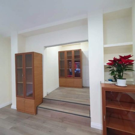 Tirane, jepet me qera zyre Kati 0, 20 m² 400 Euro (Rruga Milan Shuflaj)