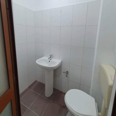 Tirane, jepet me qera zyre Kati 0, 20 m² 400 Euro (Rruga Milan Shuflaj)