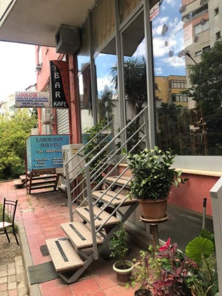 Tirane, jepet me qera bar-kafe 35.000 Leke (Pranë ambulances Qesarak, Fresk)