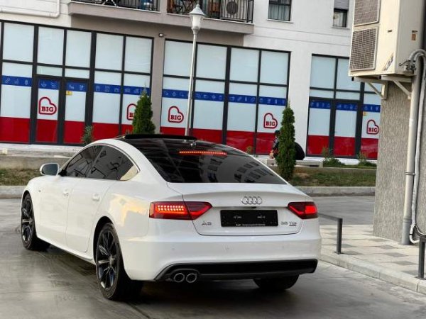 Tirane, shitet makine Audi A5 Viti 2015,