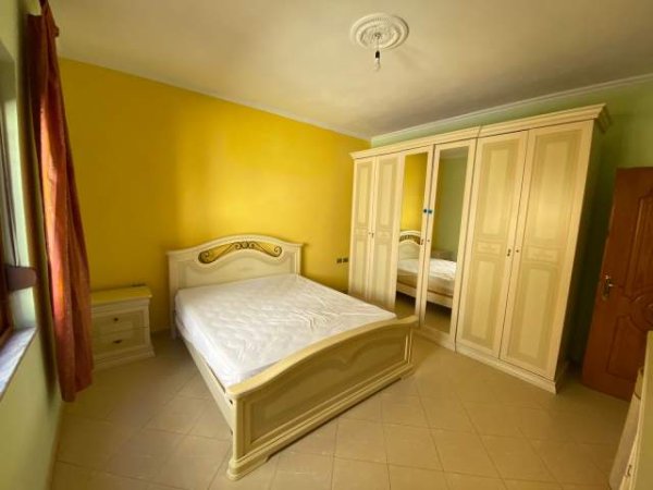 Tirane, jepet me qera Vile 3+1+BLK Kati 2, 130 m² 45.000 Leke (rruga besa)