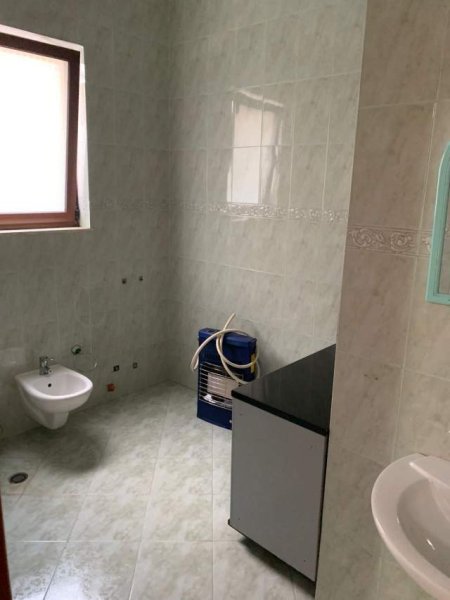 Tirane, jepet me qera apartament 2+1+A+BLK Kati 2, 130 m² 40.000 Leke (pas concord center)