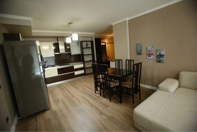 Tirane, jepet me qera apartament Kati 4, 100 m² 1.000 Euro (Colombo, Liqeni i Thate,   Tirana e Re - Liqeni i Tiranës,  Tiranë,  Shqipëri)