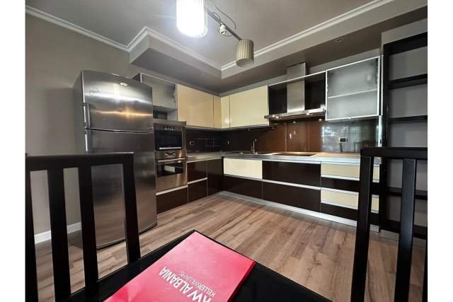 Tirane, jepet me qera apartament Kati 4, 100 m² 1.000 Euro (Colombo, Liqeni i Thate,   Tirana e Re - Liqeni i Tiranës,  Tiranë,  Shqipëri)