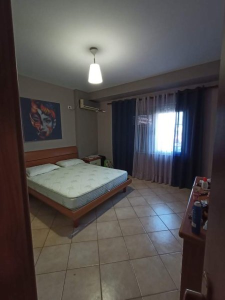 Tirane, jap me qera apartament 2+1 Kati 2, 500 Euro (Jordan Misja)