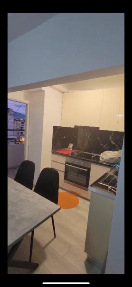 Tirane, jepet me qera apartament 2+1+BLK Kati 5, 80 m² 450 Euro (rruga Ndre Mjeda)