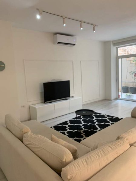 Tirane, jepet me qera apartament 2+1+BLK Kati 1, 90 m² 450 Euro (300 metra mbi Big Market)
