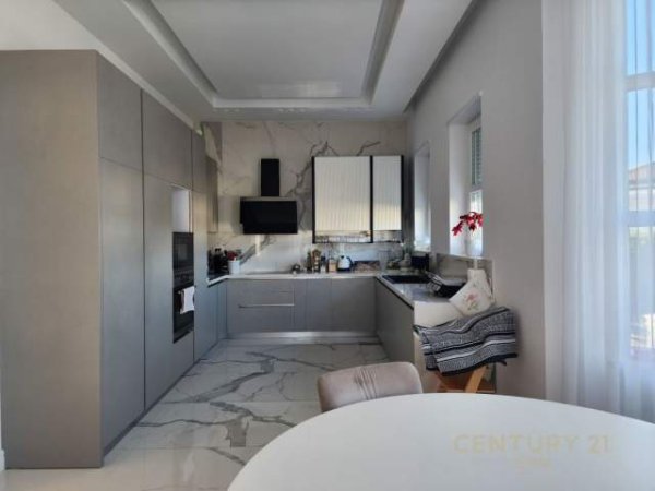 Tirane, shes Vile 3 Katshe 666 m² 2.600.000 Euro (Rolling Hill Residence, Qendra Tregtare TEG)