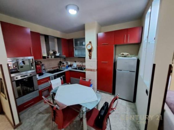 Tirane, jepet me qera apartament Kati 1, 100 m² 450 Euro (Tirana, Albania)