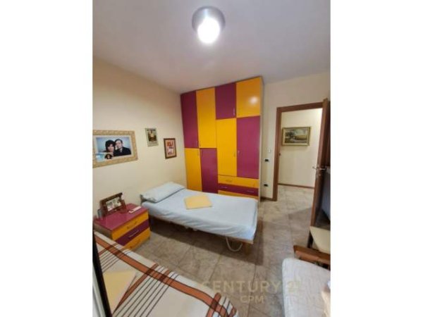 Tirane, jepet me qera apartament Kati 1, 100 m² 450 Euro (Tirana, Albania)