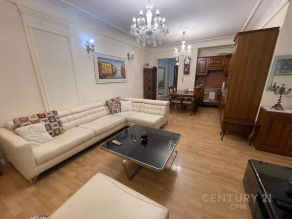 Tirane, jepet me qera apartament Kati 2, 125 m² 1.000 Euro (Bllok Tirana, Albania)