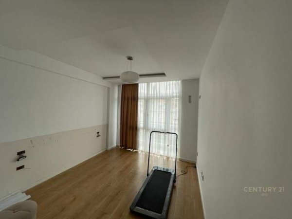 Tirane, jepet me qera zyre Kati 3, 102 m² 1.200 Euro (Komuna e Parisit Tirana, Albania)