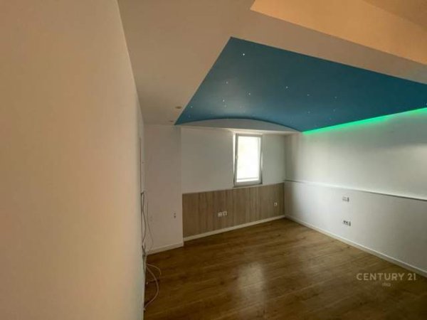 Tirane, jepet me qera zyre Kati 3, 102 m² 1.200 Euro