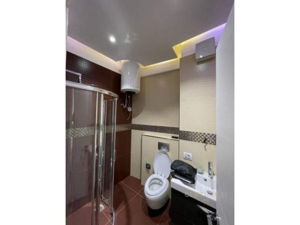Tirane, jepet me qera zyre Kati 3, 102 m² 1.200 Euro (Komuna e Parisit Tirana, Albania)