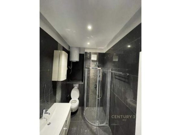 Tirane, jepet me qera zyre Kati 3, 102 m² 1.200 Euro