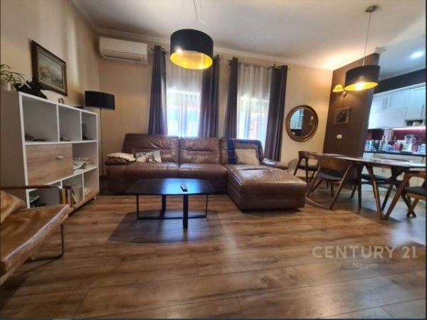 Tirane, shitet Vile 3 Katshe, 504 m² 610.000 Euro (Rruga Naim Frasheri Tirana)