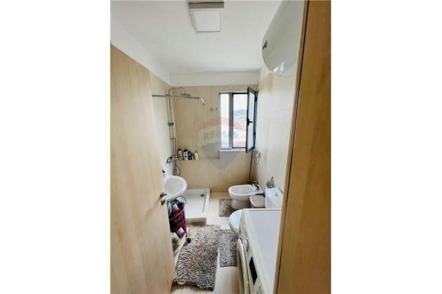 Tirane, shitet apartament 1+1+BLK 65 m² 11.200 Euro (Bulevardi Bajram Curri)