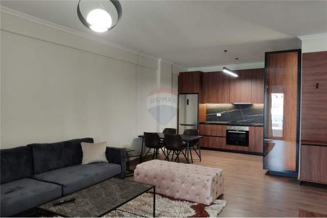 Tirane, jepet me qera apartament 1+1+BLK 78 m² 700 Euro (Zogu i Zi)