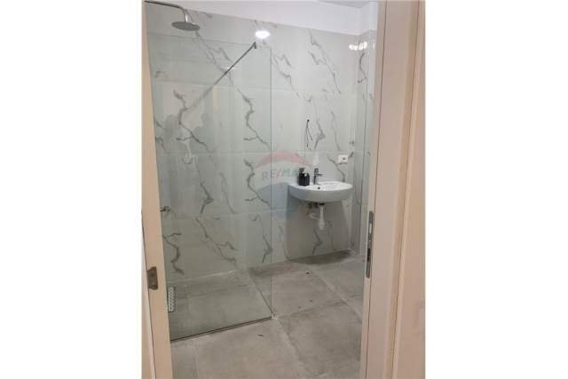 Tirane, jepet me qera apartament 106 m² 500 Euro (Porcelan)