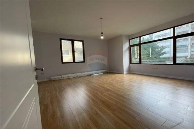 Tirane, shitet apartament 1+1+BLK 136 m² 130.000 Euro