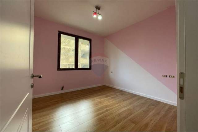 Tirane, shitet apartament 1+1+BLK 136 m² 130.000 Euro