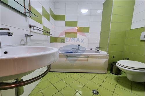 Tirane, jepet me qera apartament 2+1 Kati 5, 95 m² 550 Euro