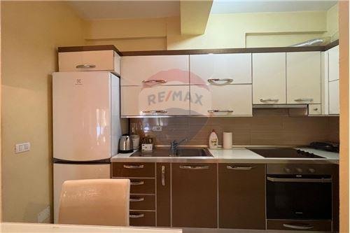 Tirane, jepet me qera apartament 1+1 Kati 5, 68 m² 380 Euro