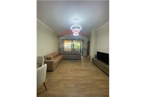 Tirane, jepet me qera apartament 2+1 Kati 2, 100 m² 550 Euro