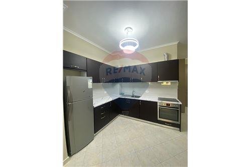 Tirane, jepet me qera apartament 2+1 Kati 2, 100 m² 550 Euro