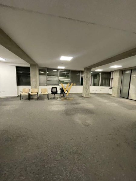 Tirane, jepet me qera zyre Kati 0, 371 m² 3.710 Euro (bulevardi i ri)