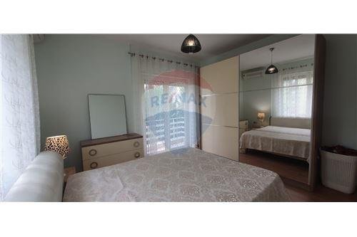 Tirane, jepet me qera apartament 2+1 Kati 3, 115 m² 750 Euro