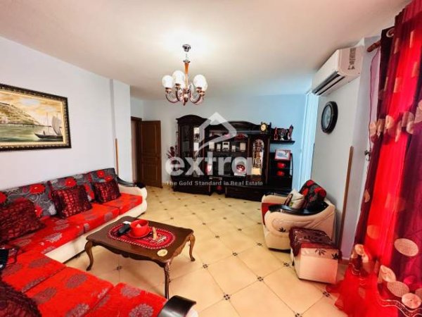 Shkoder, jepet me qera apartament Kati 6, 100 m² 400 Euro (Prane Pedonales)