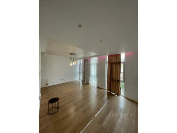 Tirane, jepet me qera zyre Kati 3, 102 m² 1.200 Euro