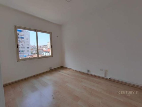 Tirane, jepet me qera zyre Kati 4, 210 m² 2.000 Euro (Nikola Tupe)