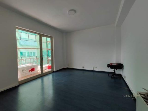Tirane, jepet me qera zyre Kati 4, 210 m² 2.000 Euro (Nikola Tupe)
